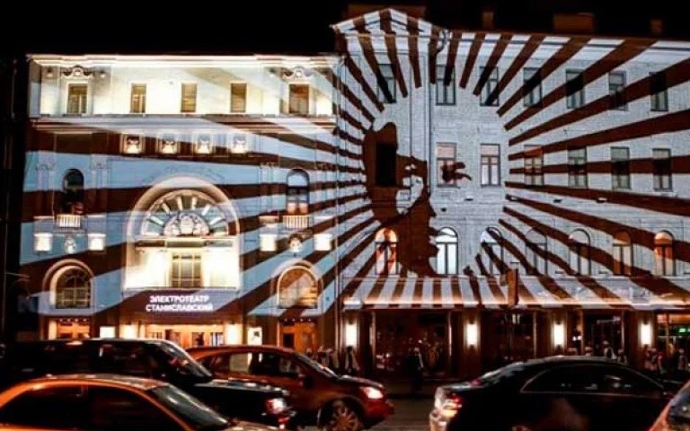 Electrotheatre Stanislavsky — projection on the Tverskaya facade